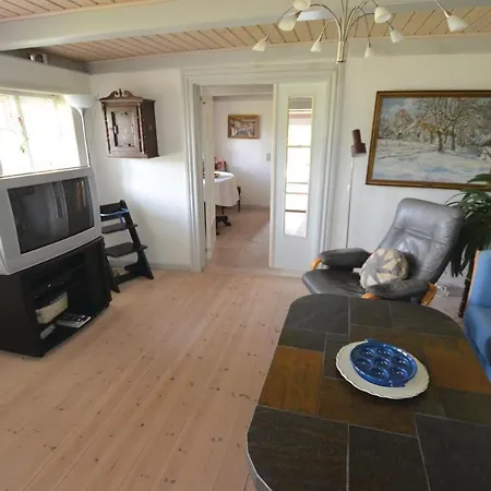 2 Bedroom Lovely In Broby